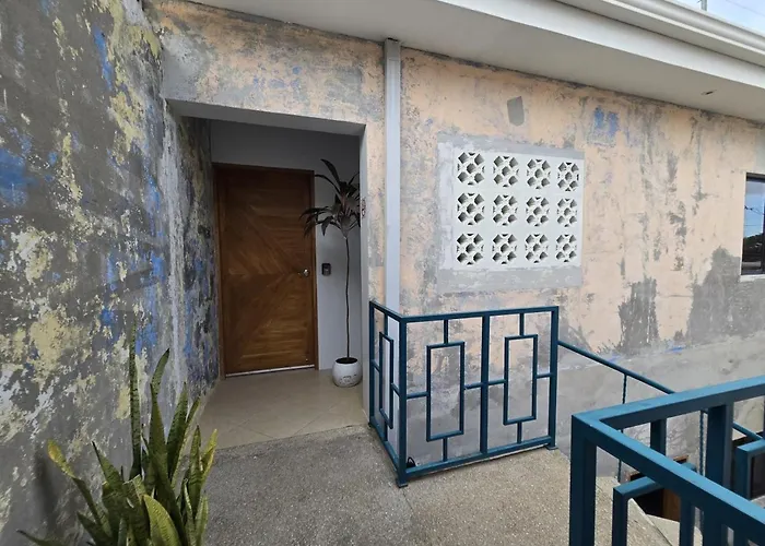 Modern Luxury Apartment In Town And Peaceful With Ac And Hot Water